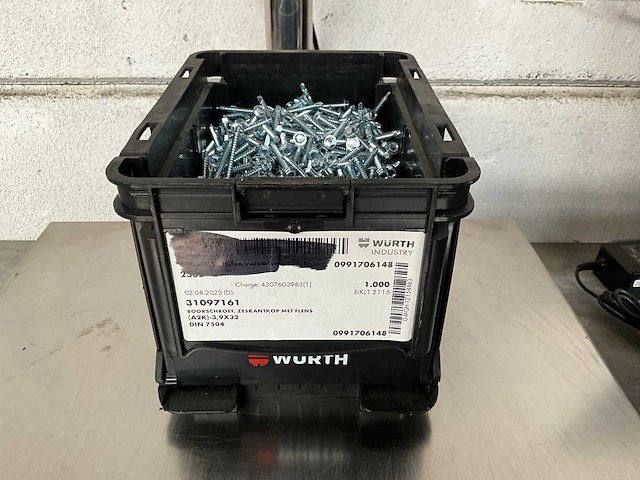 Würth 4.29 kg boorschroef zeskantkop met flens 3,9x32 in stapelbare bak - afbeelding 1 van  5