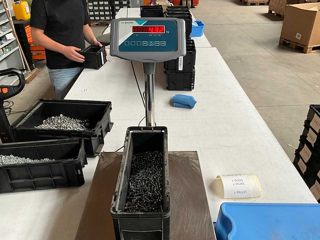 Würth 4.32kg assorti bevestigingsmaterialen in stapelbare bak - afbeelding 1 van  1