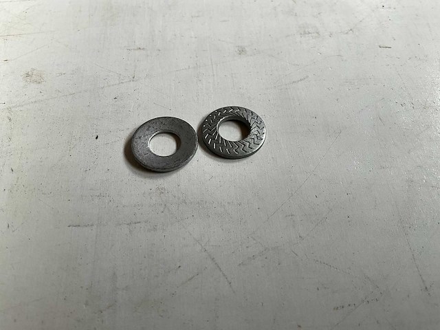 Würth 4.47kg gegroefde ring d8,2 in stapelbare bak - afbeelding 4 van  6
