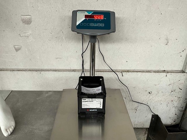 Würth 4.48 kg zeskanttapbout m8 x 20 in stapelbare bak - afbeelding 3 van  5