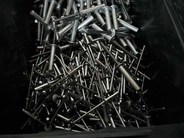 Würth 4.49 kg assorti blindklinknagels in stapelbare bak - afbeelding 3 van  8