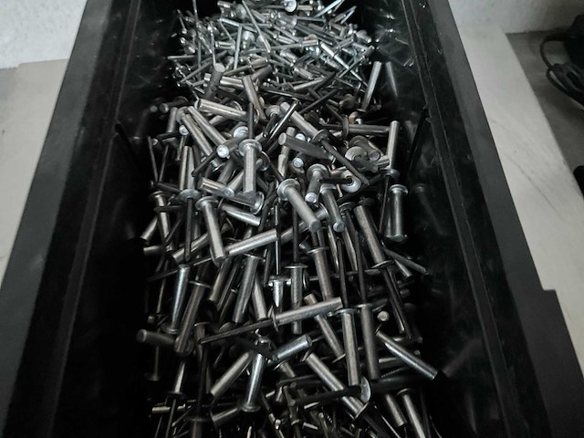 Würth 4.49 kg assorti blindklinknagels in stapelbare bak - afbeelding 4 van  8