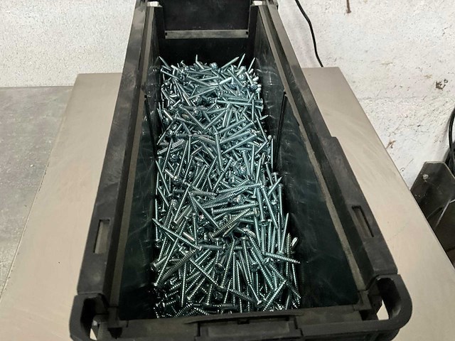 Würth 4.49 kg plaatschroef cilinderkop 4,2 x 38 in stapelbare bak - afbeelding 3 van  5