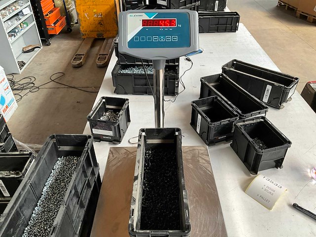 Würth 4.53kg lbk schroef m4 x 20 in stapelbare bak - afbeelding 2 van  2