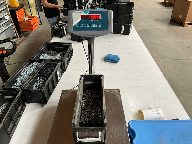 Würth 4.54kg assorti schroeven in stapelbare bak - afbeelding 7 van  8