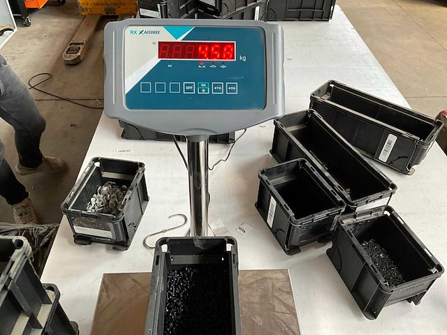 Würth 4.58kg pancilinderplaatschroef 3,5 x 13 in stapelbare bak - afbeelding 4 van  6