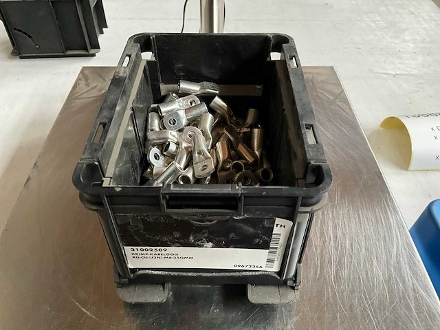 Würth 4.65kg krimp kabeloog m6x35qmm in stapelbare bak - afbeelding 1 van  5