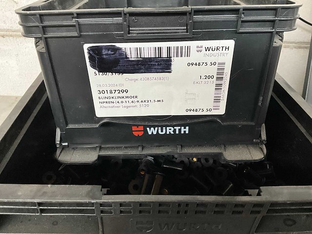 Würth 4.69 kg neopreen blindklinkmoer 9,6x21,5-m5 in stapelbare bak - afbeelding 1 van  4