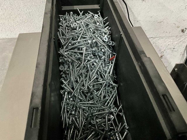 Würth 4.70 kg spaanplaatschroef verzonken kop 4,5 x 45 in stapelbare bak - afbeelding 3 van  5