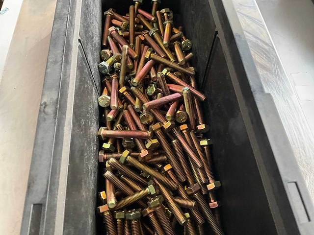 Würth 4.72kg zeskant tapbout m8x55 in stapelbare bak - afbeelding 4 van  5