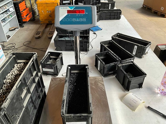 Würth 4.76kg pancilinderplaatschroef 3,5 x 13 in stapelbare bak - afbeelding 4 van  6