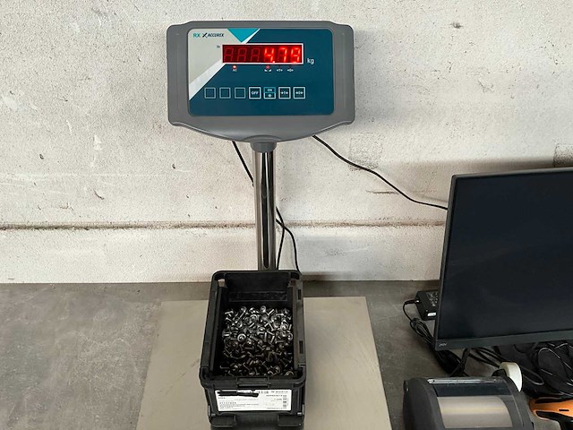 Würth 4.79 kg lage bolkop schroef met flens m6x12 in stapelbare bak - afbeelding 1 van  3