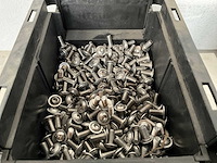 Würth 4.79 kg lage bolkop schroef met flens m6x12 in stapelbare bak - afbeelding 2 van  3