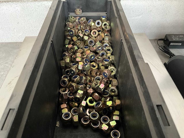 Würth 4.84 kg zelfborgmoer m10 in stapelbare bak - afbeelding 2 van  3