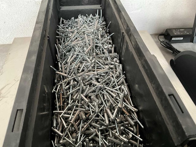 Würth 4.86 kg blindklinknagel platbolkop alu 8,5x12,5 -4x16 in stapelbare bak - afbeelding 2 van  4