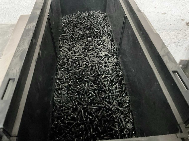 Würth 4,86 kg pancilinderplaatschroef 3,5 x 13 in stapelbare bak - afbeelding 3 van  5