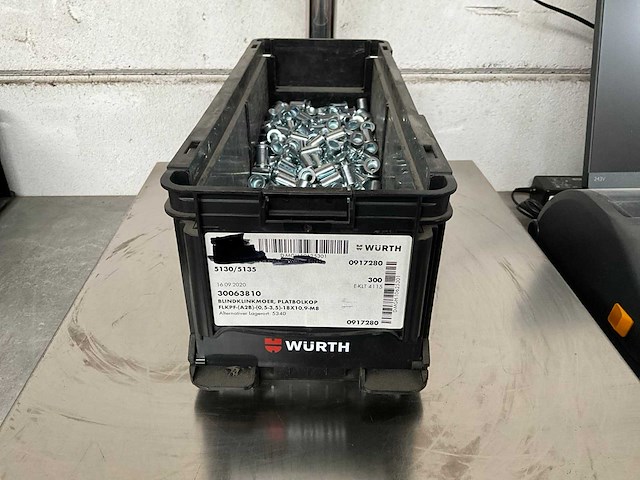 Würth 4.90 kg blindklinkmoer pbk 18x10,9-m8 in stapelbare bak - afbeelding 1 van  5