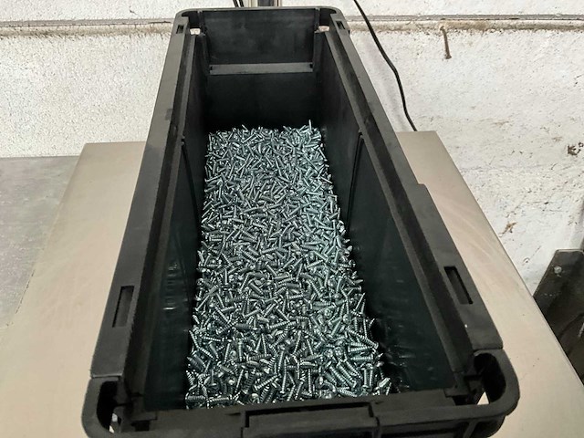 Würth 4.94 kg plaatschroef cilinderkop 3,5 x 13 in stapelbare bak - afbeelding 3 van  5