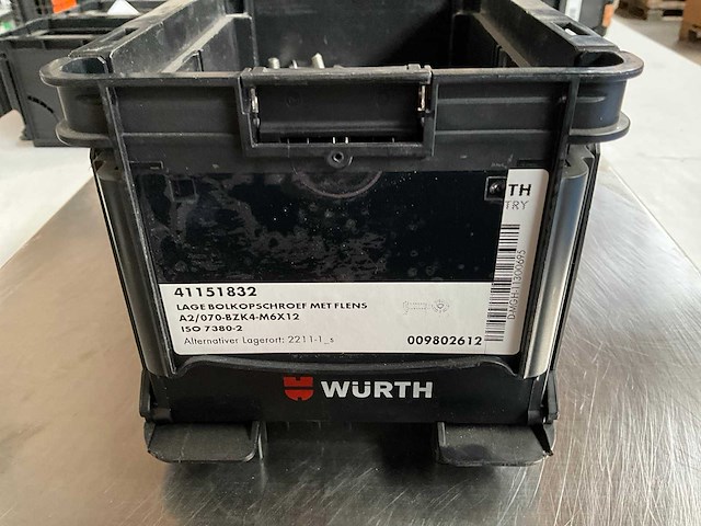 Würth 4.96kg lage bolkopschroef met flens m6x12 in stapelbare bak - afbeelding 1 van  6