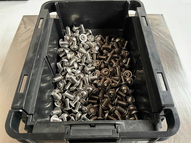 Würth 4.96kg lage bolkopschroef met flens m6x12 in stapelbare bak - afbeelding 2 van  6