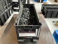 Würth 4.96kg plaatmoer zwart m5 in stapelbare bak - afbeelding 1 van  7