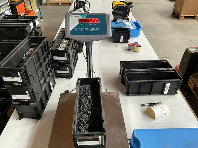 Würth 4.96kg plaatmoer zwart m5 in stapelbare bak - afbeelding 5 van  7