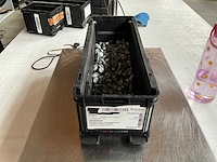 Würth 5.00kg flensbout met vertanding m8x20 in stapelbare bak - afbeelding 1 van  6