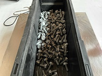Würth 5.00kg flensbout met vertanding m8x20 in stapelbare bak - afbeelding 3 van  6