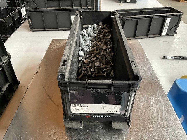 Würth 5.17kg zeskanttapbout m8x25 in stapelbare bak - afbeelding 1 van  6