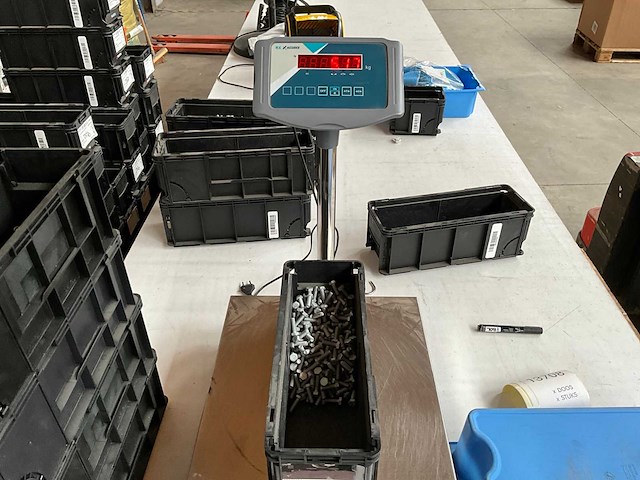 Würth 5.17kg zeskanttapbout m8x25 in stapelbare bak - afbeelding 4 van  6