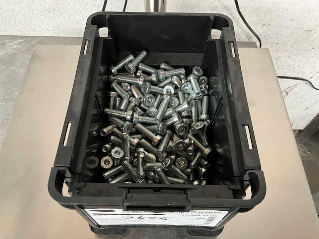 Würth 5.21 kg lage cilinderkopschroef m8 x 25 in stapelbare bak - afbeelding 2 van  5