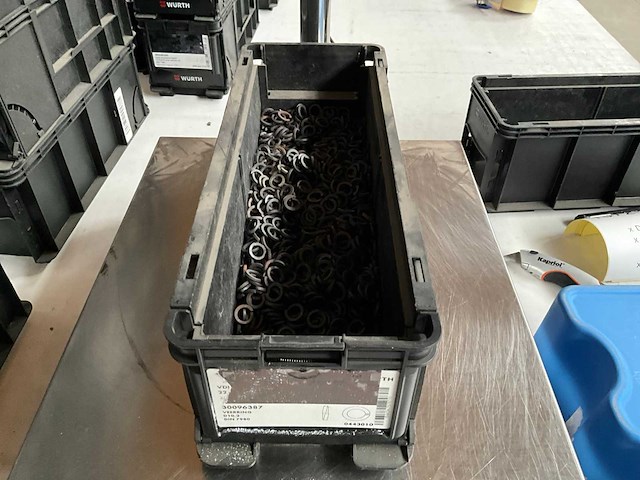 Würth 5.25kg veerring d10,2 in stapelbare bak - afbeelding 1 van  6