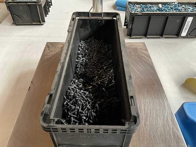 Würth 5.27kg assorti schroeven in stapelbare bak - afbeelding 1 van  7