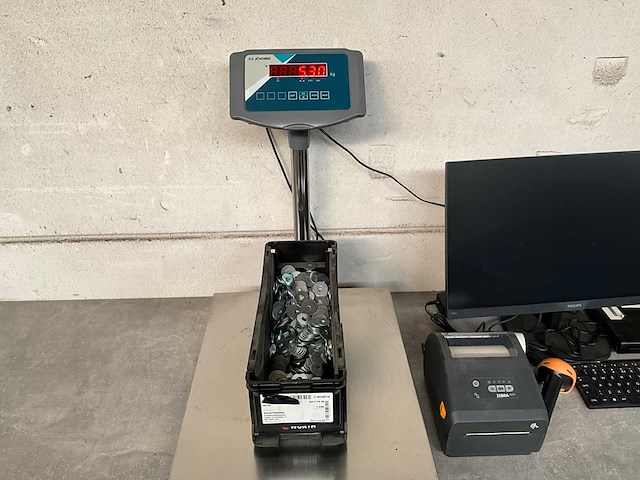 Würth 5.30 kg carrosseriering 10,5x30x1,5 in stapelbare bak - afbeelding 1 van  3