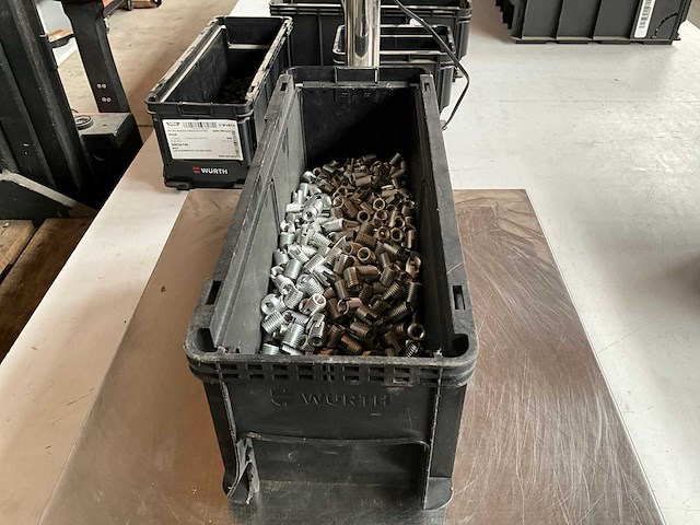 Würth 5.31kg draadinzet zelftappend m8 in stapelbare bak - afbeelding 1 van  7
