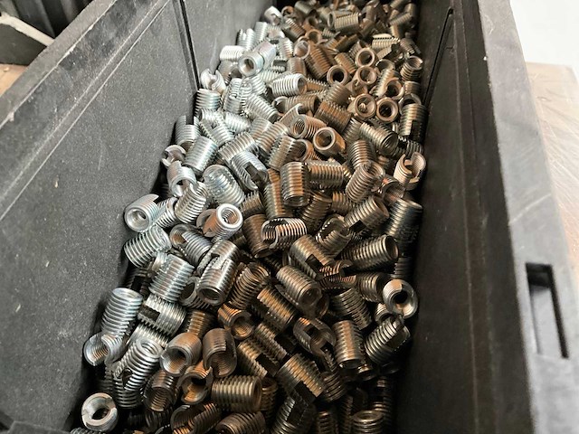Würth 5.31kg draadinzet zelftappend m8 in stapelbare bak - afbeelding 2 van  7