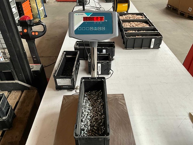 Würth 5.31kg draadinzet zelftappend m8 in stapelbare bak - afbeelding 4 van  7