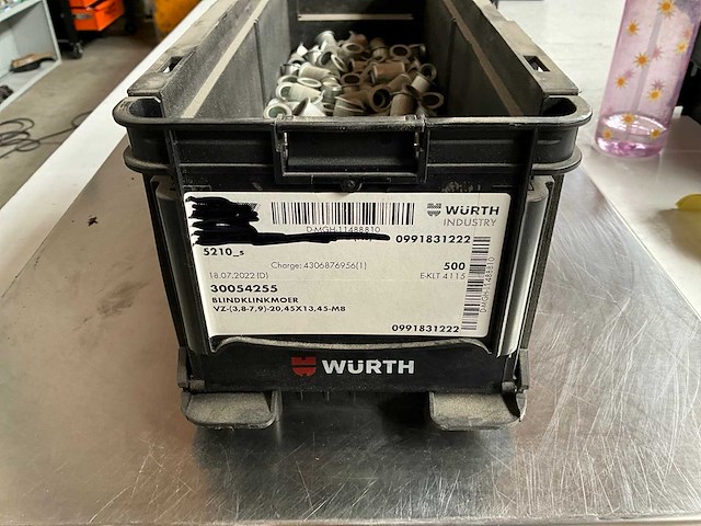 Würth 5.38kg blindklinkmoer m8 in stapelbare bak - afbeelding 2 van  5
