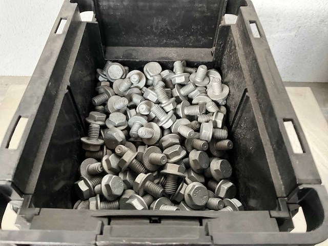 Würth 5.50 kg flensbout met vertanding ripp m8x12 in stapelbare bak - afbeelding 2 van  3