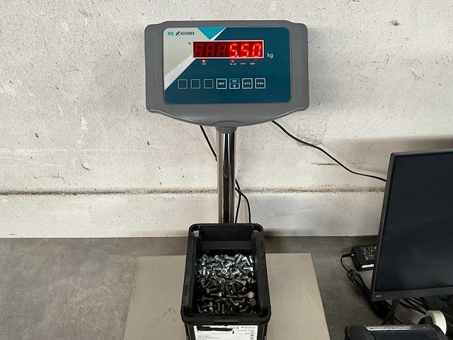 Würth 5.50 kg zeskant tapbout m8x16 in stapelbare bak - afbeelding 2 van  4