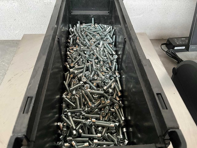 Würth 5.51 kg cilinderschroef m6x25 in stapelbare bak - afbeelding 3 van  4