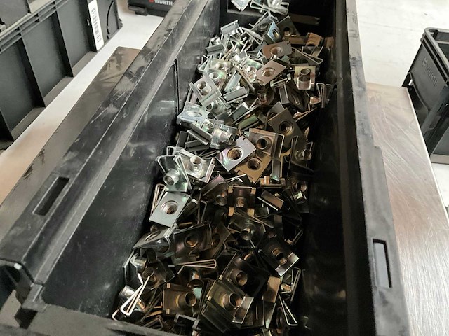 Würth 5.53kg plaatmoer m8 ford/renault in stapelbare bak - afbeelding 3 van  7