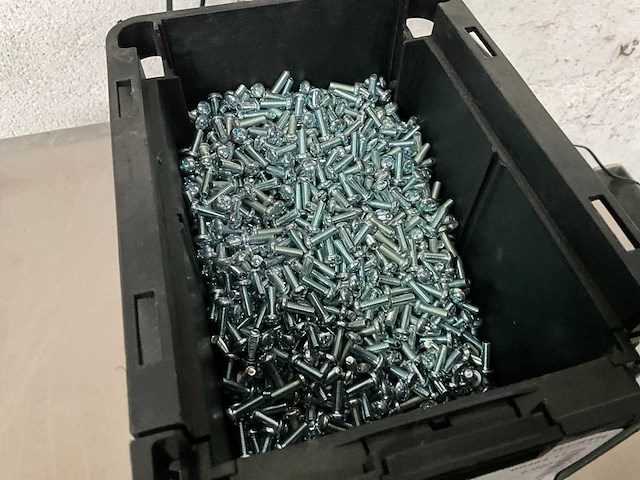 Würth 5.54 kg bolcilinderschroef m4 x 12 in stapelbare bak - afbeelding 3 van  5