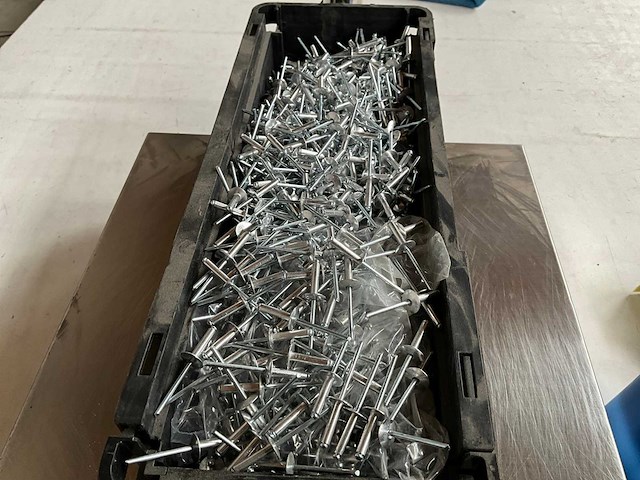 Würth 5.62kg blindklinknagel platbolkop alu 4x19 in stapelbare bak - afbeelding 3 van  6