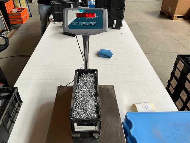 Würth 5.62kg blindklinknagel platbolkop alu 4x19 in stapelbare bak - afbeelding 4 van  6