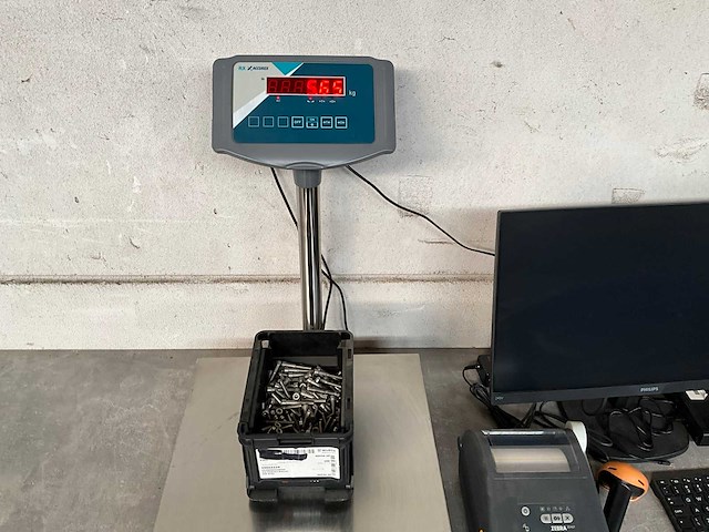 Würth 5.65 kg cilinderschroef m6x40 in stapelbare bak - afbeelding 1 van  4