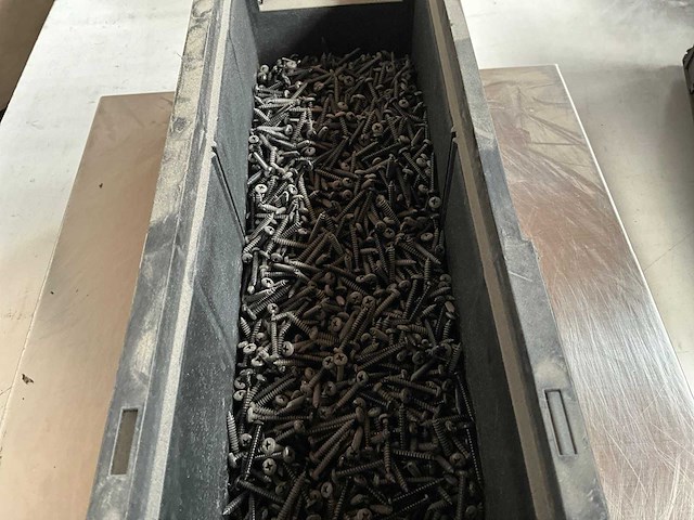 Würth 5.68kg pancilinderplaatschroef 3,5 x 25 in stapelbare bak - afbeelding 2 van  6