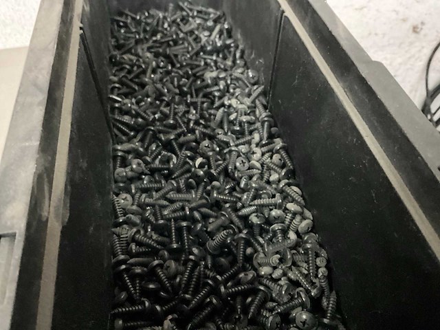 Würth 5.70 kg plaatschroef lbk 4,8 x 16 in stapelbare bak - afbeelding 3 van  5