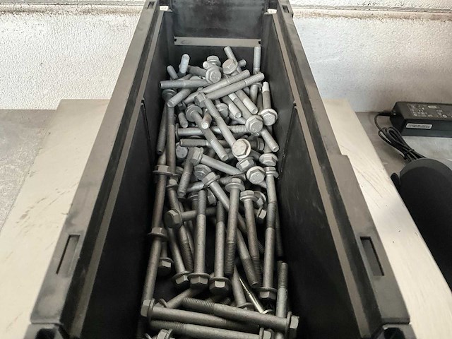 Würth 5.72 kg zeskant flensbout m8x75 in stapelbare bak - afbeelding 3 van  5