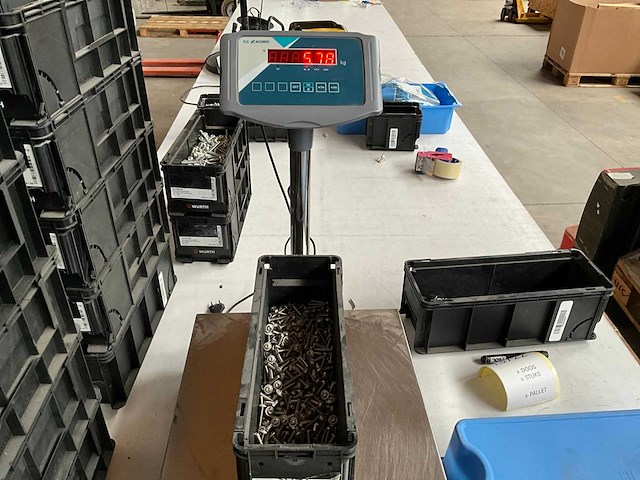 Würth 5.78kg lage bolkopschroef met flens m6x30 in stapelbare bak - afbeelding 4 van  6